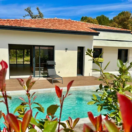 Magnifique Neuve Avec Piscine A Deux Pas Des Plages Villa