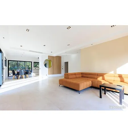 Magnifique Neuve Avec Piscine A Deux Pas Des Plages Villa *