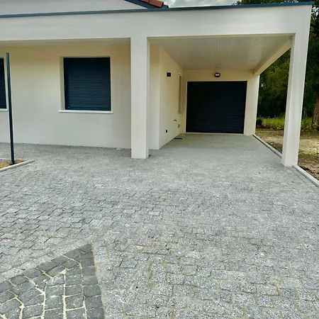 Magnifique Neuve Avec Piscine A Deux Pas Des Plages *